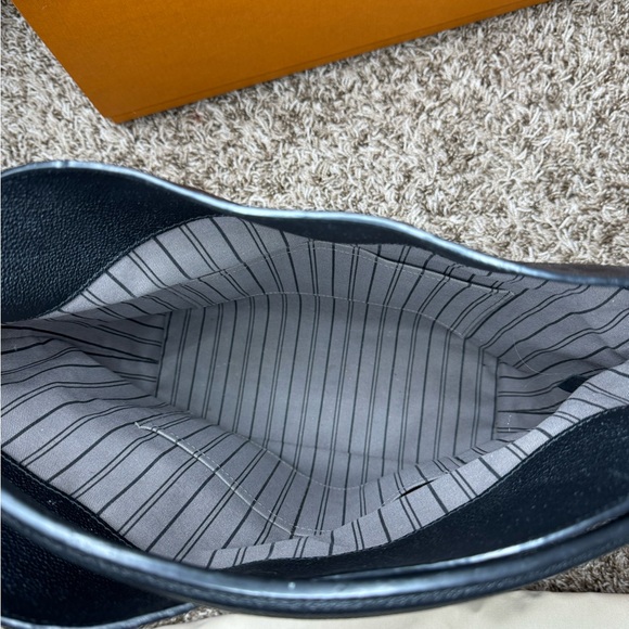 melie m empreinte louis vuitton black Handbag - Picture 7 of 11